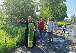Молебен на месте будущей церкви 