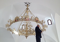 В церкви царя-страстотерпца Николая установили паникадило