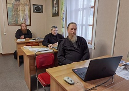 Братия повышает свой образовательный уровень Братия повышает свой образовательный уровень