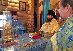 Божественная литургия на монастырском подворье