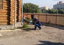 Уборка на территории храма Уборка на территории храма