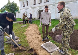 Поработали в монастыре